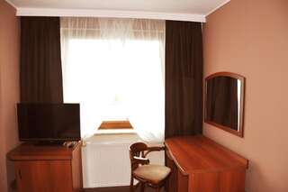Отель Hotel Kosmowski Вжесня Двухместный номер с 1 кроватью или 2 отдельными кроватями-11